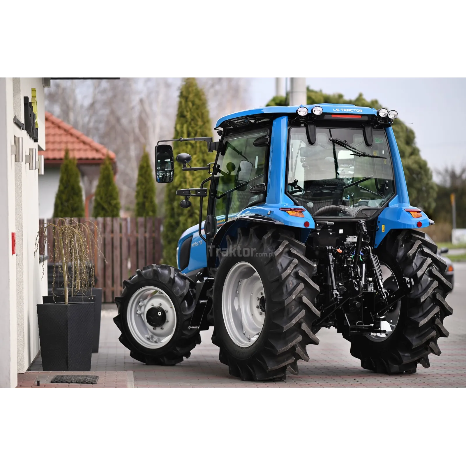 ls-tractor-mt573-pst-4x4-73-km-cab-ehl-auto (8)