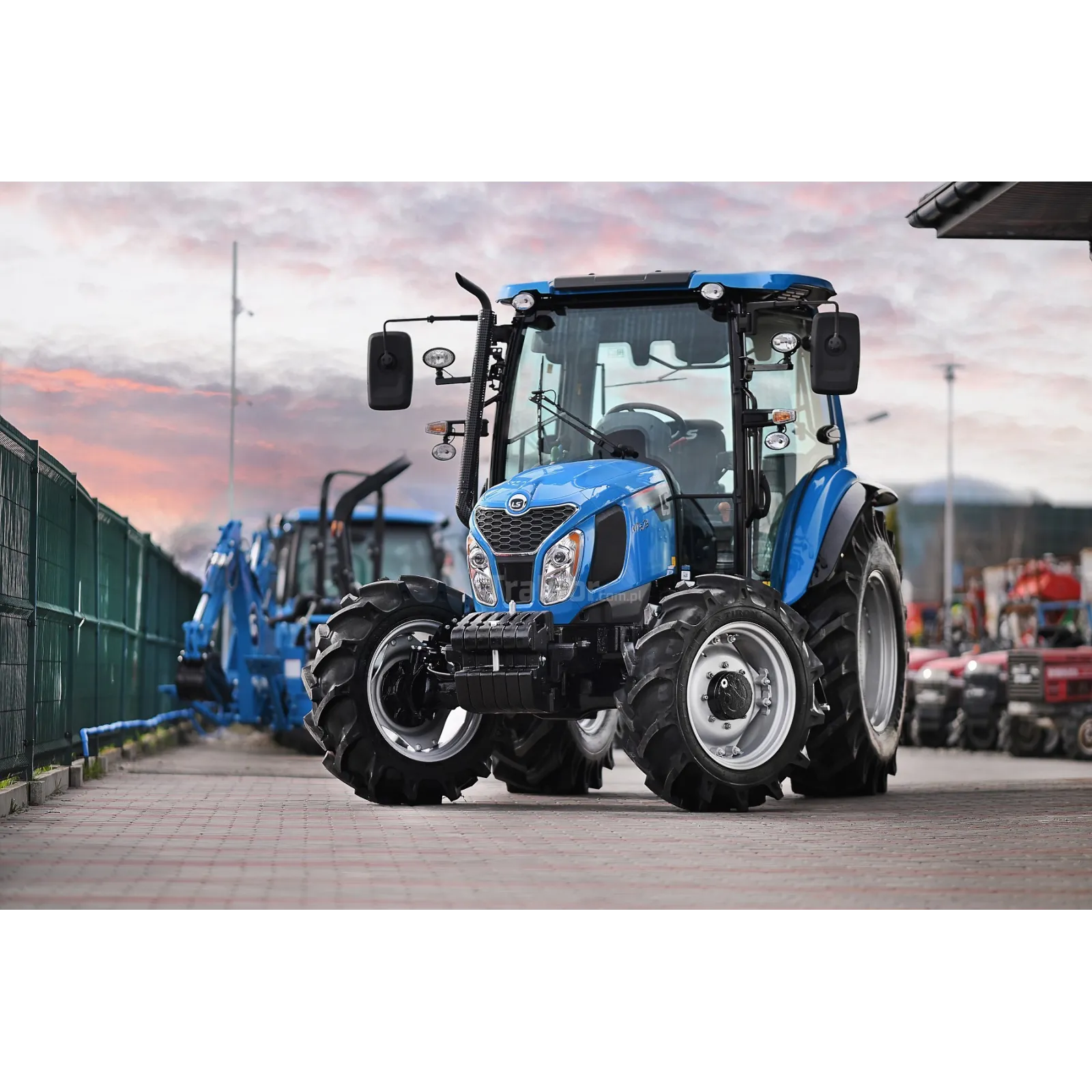 ls-tractor-mt573-pst-4x4-73-km-cab-ehl-auto (9)