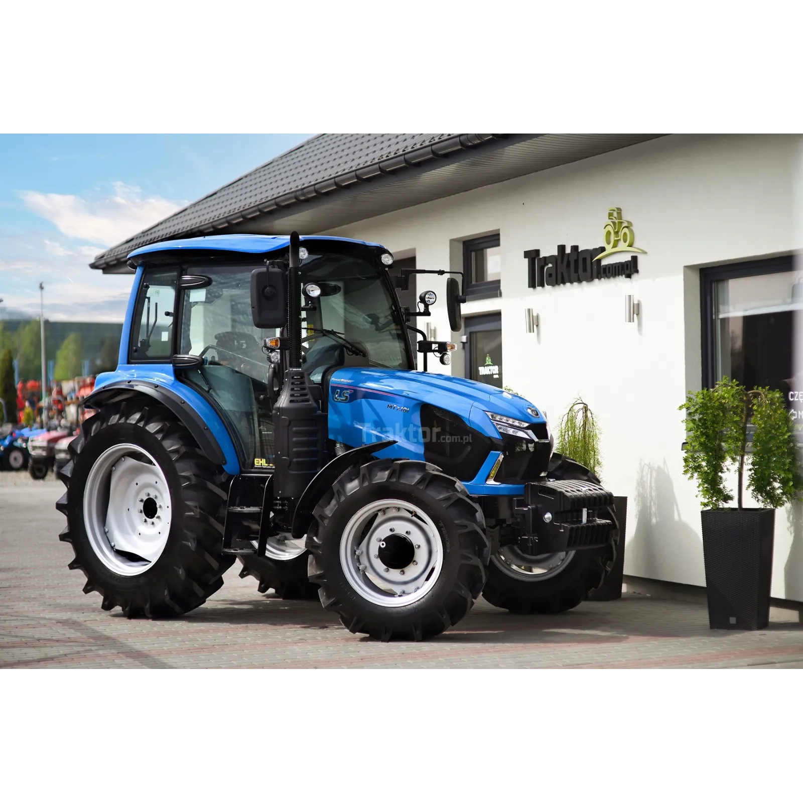 ls-tractor-mt7101-pst-4x4-101-km-cab-ehl-auto (2)