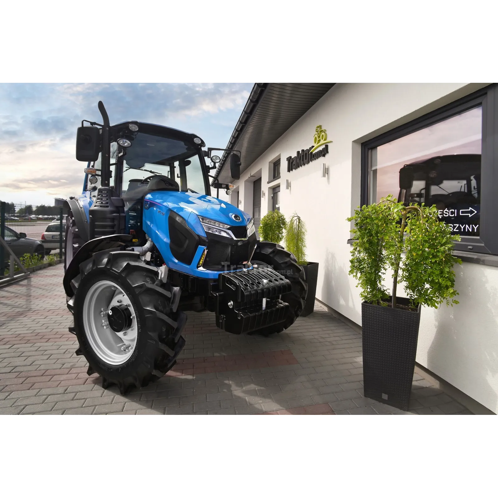 ls-tractor-mt7101-pst-4x4-101-km-cab-ehl-auto (3)