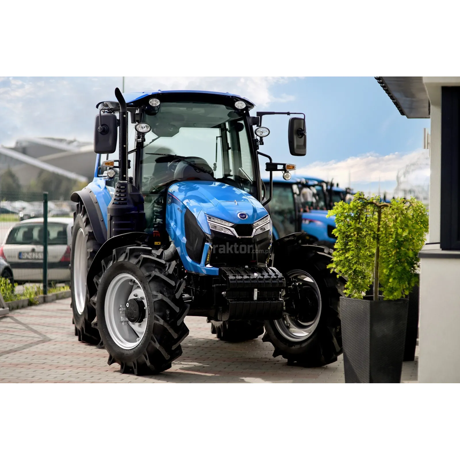 ls-tractor-mt7101-pst-4x4-101-km-cab-ehl-auto (4)